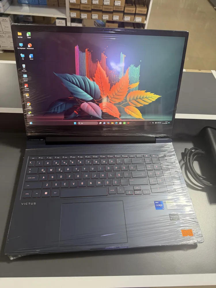 HP VİCTUS İ7-13700H İŞLEMCİLİ/4060 RTX -120 W